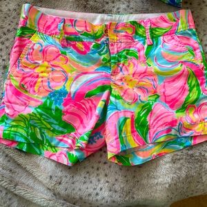 Lilly Pulitzer Shorts 💐  Callahan beautiful colors!
